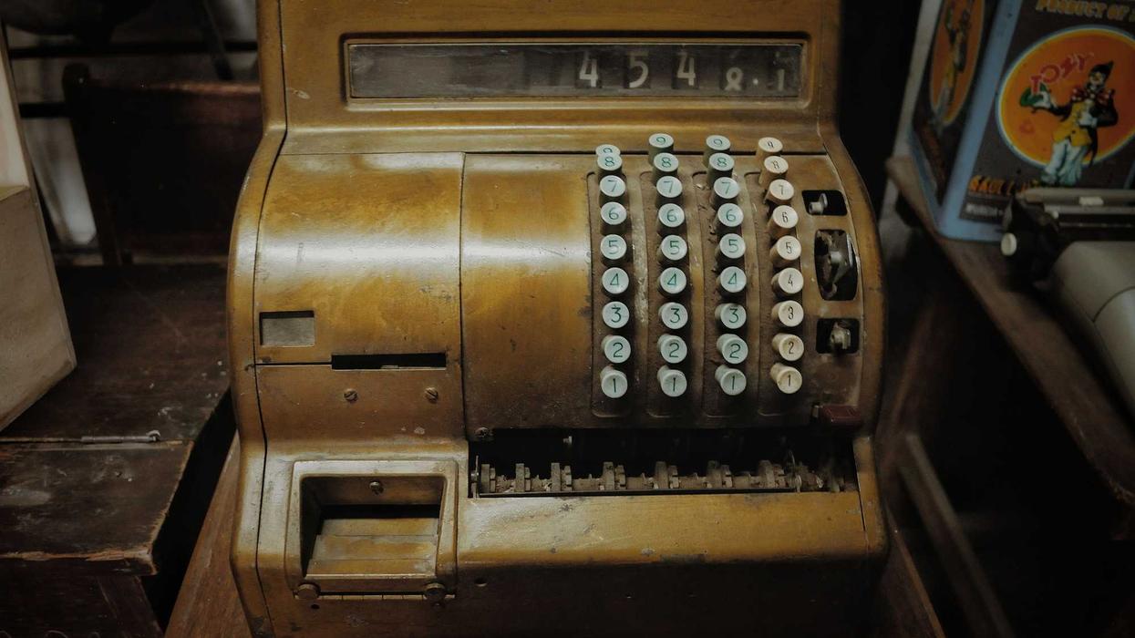 An old-fashioned cash register.