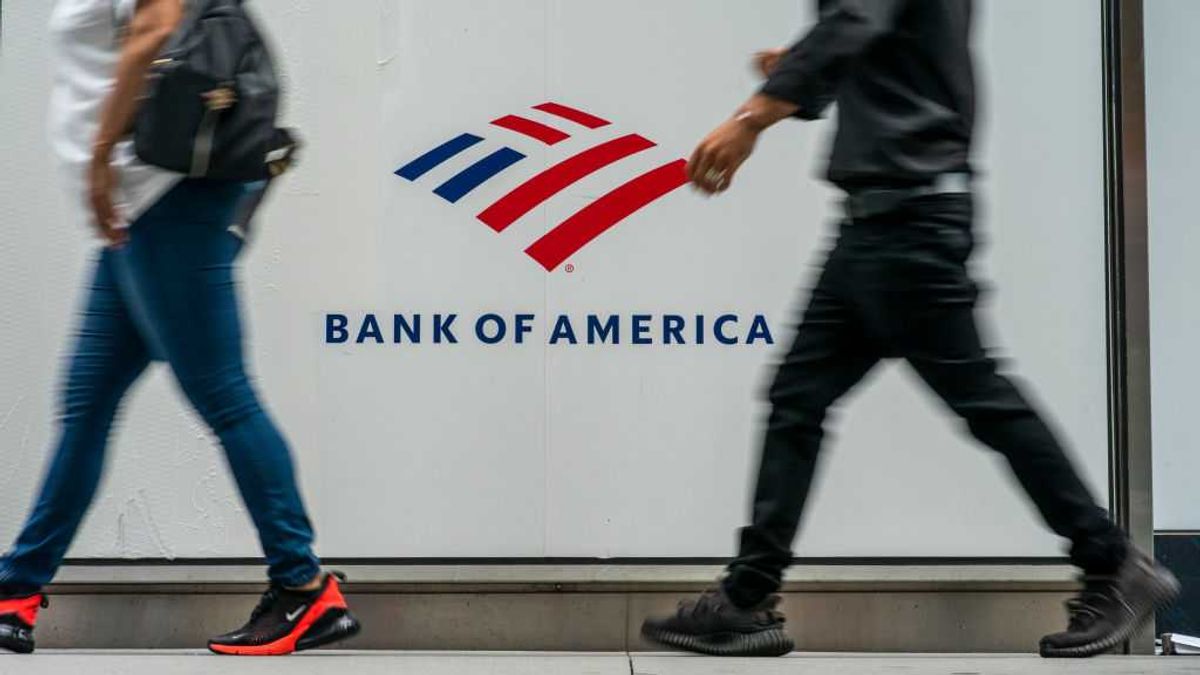 People walking in front of a Bank of America sign