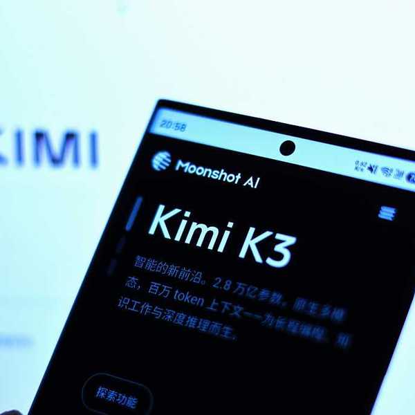 Someone uses the New Kimi K3 model on their phone.